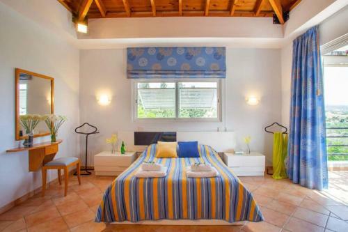 Pegeia Villa Sleeps 6 With Pool And Wifi
