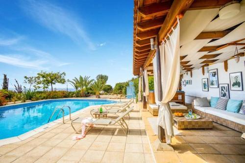 Pegeia Villa Sleeps 6 With Pool And Wifi