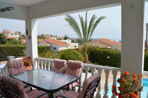 Pegeia Villa Sleeps 6 With Pool And Air Con