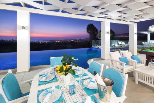 Pegeia Villa Sleeps 10 With Pool And Air Con