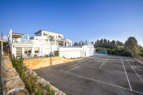 Pegeia Villa Sleeps 10 With Pool And Air Con