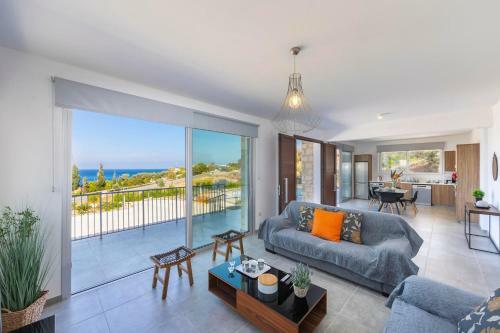 Pomos Villa Sleeps 6 With Pool Air Con And Wifi