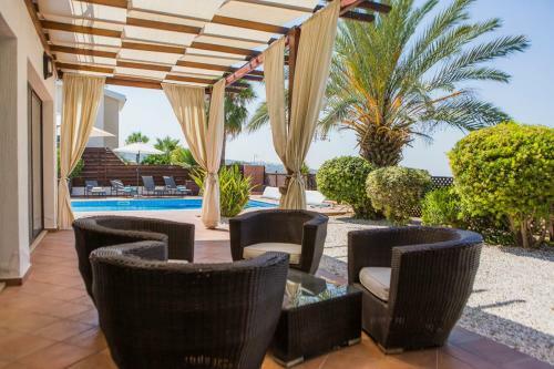 Tala Villa Sleeps 6 With Pool And Air Con