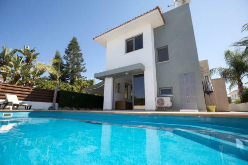 Villa Sunflower - 2 Bed Villa Protaras