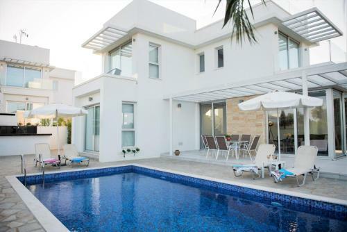 Travertine Cove Villa