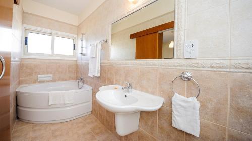 Villa In Protaras Sleeps 8 Includes Swimming Pool And Air Con