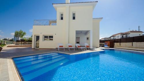 Villa In Protaras Sleeps 8 Includes Swimming Pool And Air Con