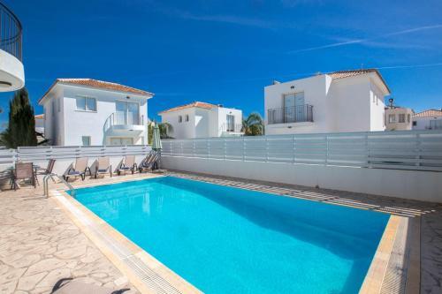 Villa In Protaras Sleeps 6 Includes Swimming Pool And Air Con 4 0