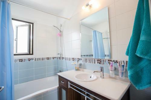 Villa In Protaras Sleeps 6 Includes Swimming Pool And Air Con 2 3
