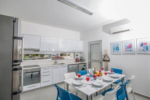 Villa In Protaras Sleeps 10 Includes Swimming Pool And Air Con 9