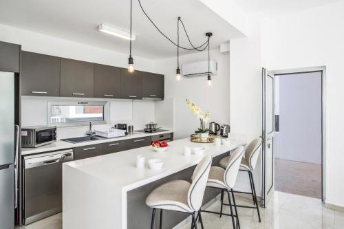 Villa In Protaras Sleeps 8 Includes Swimming Pool And Air Con 2