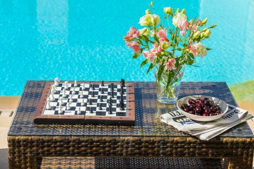 Villa In Giolou Sleeps 6 With Pool And Air Con