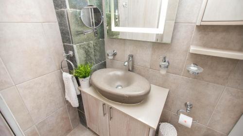 Villa In Protaras Sleeps 10 With Pool And Air Con