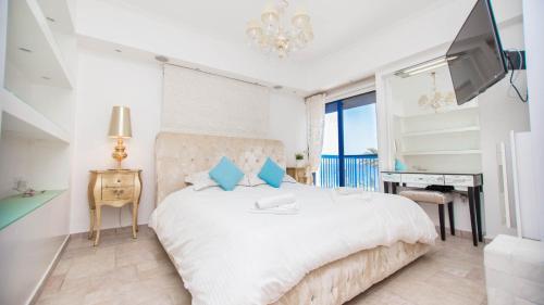 Villa In Protaras Sleeps 10 With Pool And Air Con