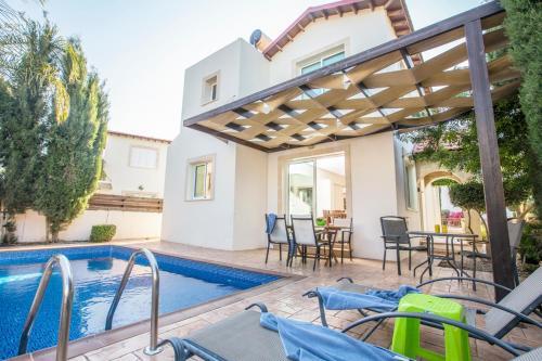Villa In Protaras Sleeps 8 Includes Swimming Pool And Air Con 0 4