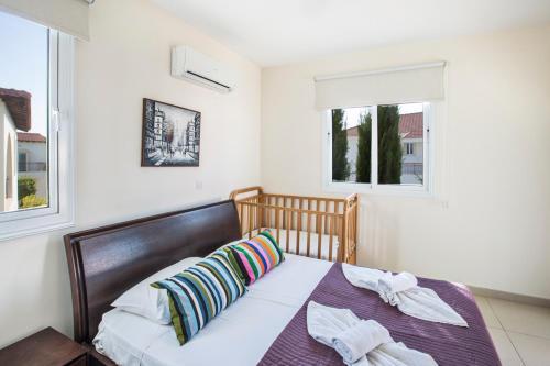 Villa In Protaras Sleeps 8 Includes Swimming Pool And Air Con 0 4
