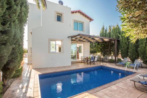 Villa In Protaras Sleeps 8 Includes Swimming Pool And Air Con 0 4