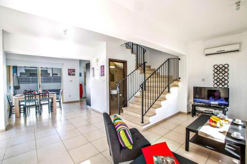 Villa In Protaras Sleeps 6 Includes Swimming Pool And Air Con 3 1