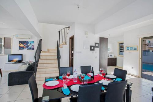Villa In Protaras Sleeps 6 Includes Swimming Pool And Air Con 4 6