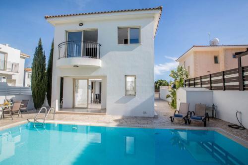Villa In Protaras Sleeps 6 Includes Swimming Pool And Air Con 4 6