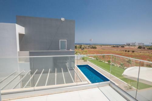 Villa In Protaras Sleeps 6 Includes Swimming Pool And Air Con 2 7