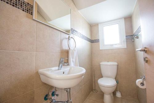 Villa In Protaras Sleeps 6 Includes Swimming Pool And Air Con 4