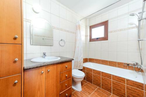Villa In Protaras Sleeps 6 Includes Swimming Pool And Air Con 7 4