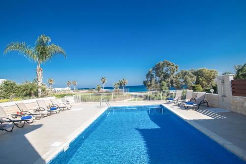 Villa In Protaras Sleeps 8 Includes Swimming Pool And Air Con 8 8