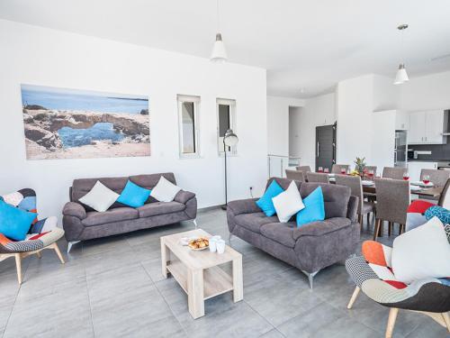Five Bedrooms Villa 1249
