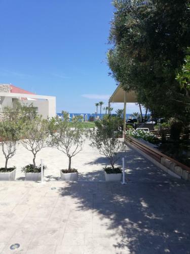 Polyxenia Holiday House