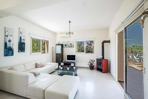 Villa In Protaras Sleeps 6 With Pool Air Con And Wifi