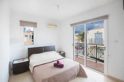 Villa In Protaras Sleeps 6 Includes Swimming Pool And Air Con 3