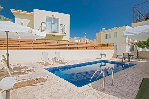 Villa In Protaras Sleeps 6 Includes Swimming Pool And Air Con 3