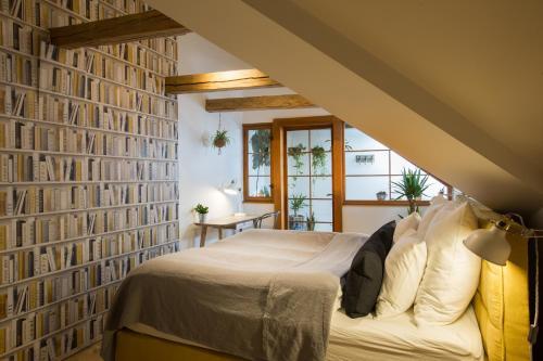 Apartamento Old Town Boho-chic Attic With Hanging Chair