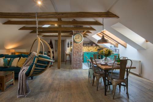 Apartamento Old Town Boho-chic Attic With Hanging Chair