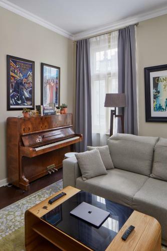 Homey Apartment In Lesser Town By Prague Days