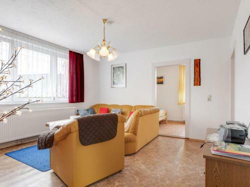 Cozy Apartment In Altenfeld With Garden