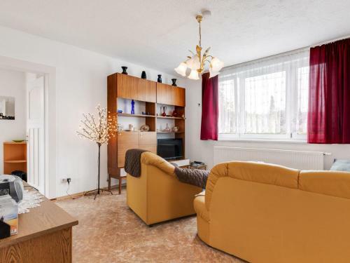 Cozy Apartment In Altenfeld With Garden