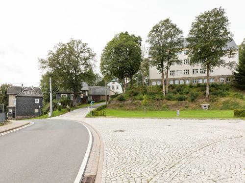 Cozy Apartment In Altenfeld With Garden