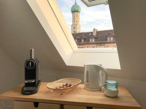 Apartamento Bright - Super Spacious - King Bed, Kitchen, Free Parking