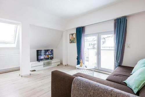 Apartamento Bright - Super Spacious - King Bed, Kitchen, Free Parking