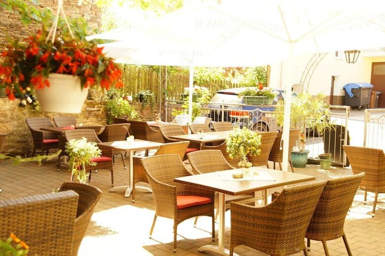 Winzerhotel Und Restaurant Zum Moselstrand