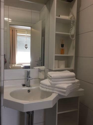 Hostal Motel Monteur