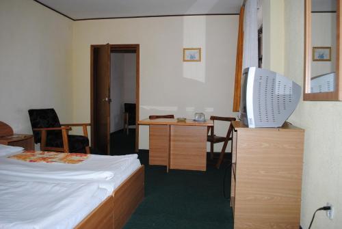 Hotel West