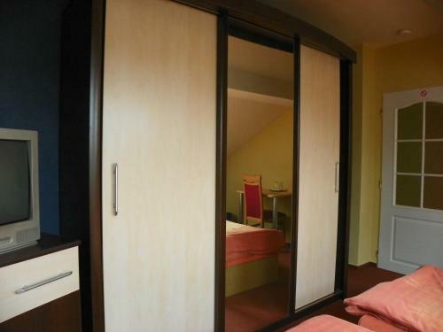 Hostal Hostinec A Penzion U Sv. Mikul�?e