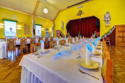 Hostal Hostinec A Penzion U Sv. Mikul�?e