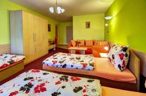 Hostal Hostinec A Penzion U Sv. Mikul�?e