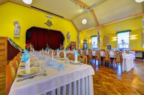 Hostal Hostinec A Penzion U Sv. Mikul�?e