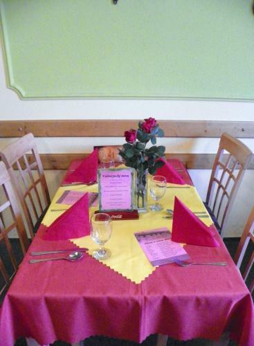 Hostal Hostinec A Penzion U Sv. Mikul�?e