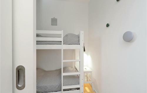 Awesome Apartment In Lembruch/d�mmer See W/ 2 Bedrooms